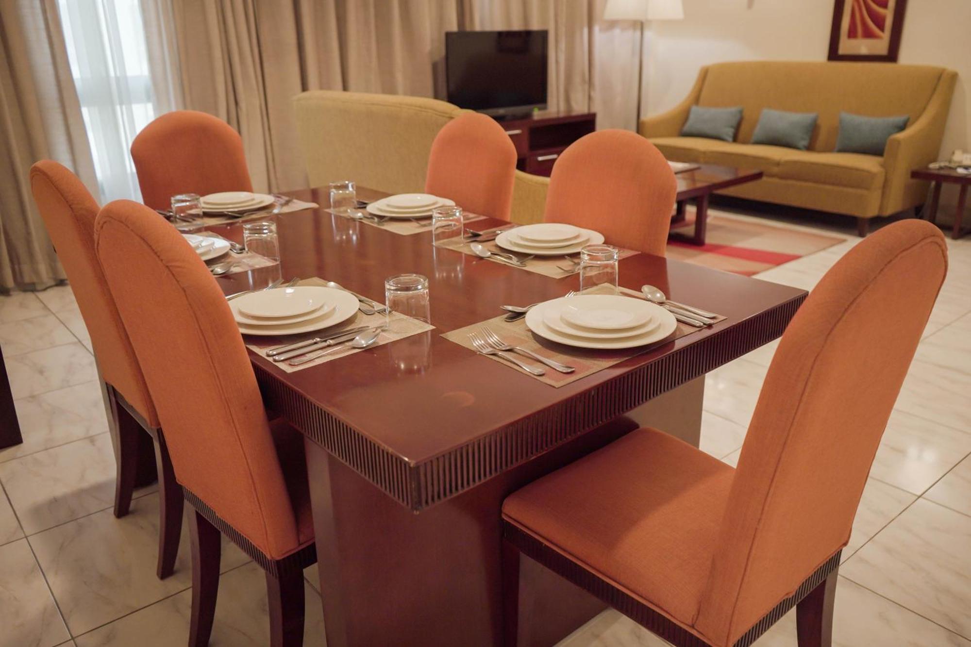 City Seasons Hotel & Suites Muscat Eksteriør billede