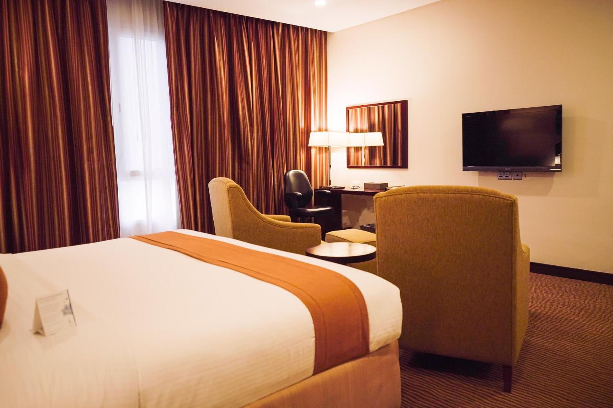 City Seasons Hotel & Suites Muscat Eksteriør billede