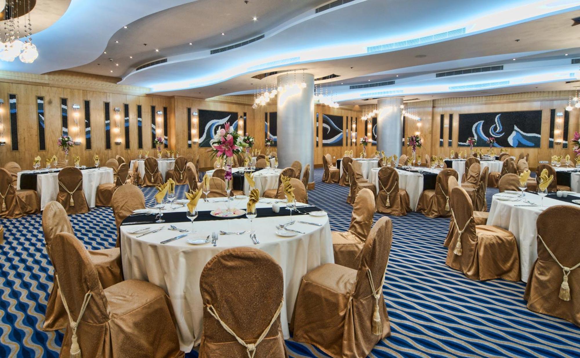 City Seasons Hotel & Suites Muscat Eksteriør billede