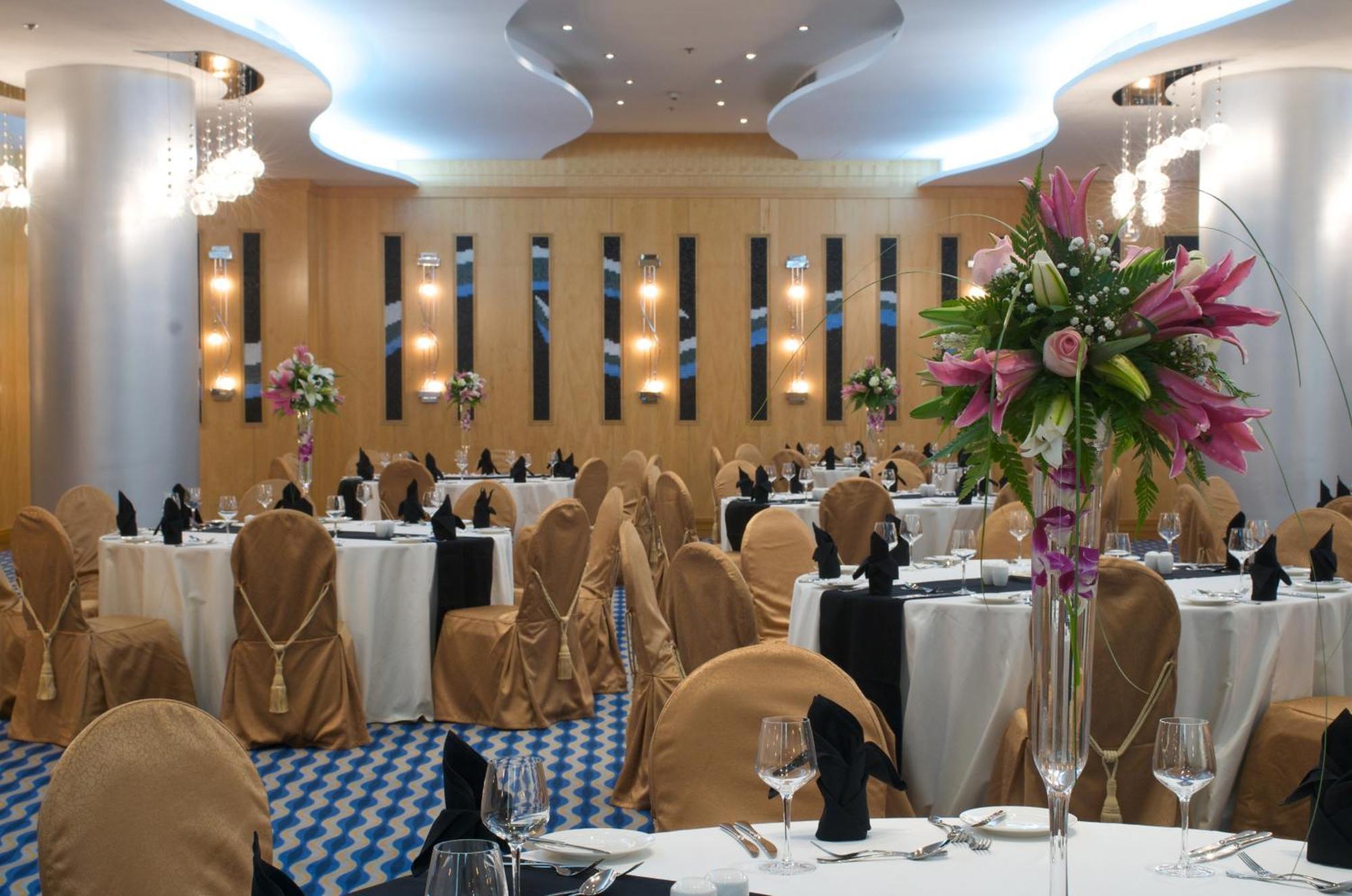 City Seasons Hotel & Suites Muscat Eksteriør billede