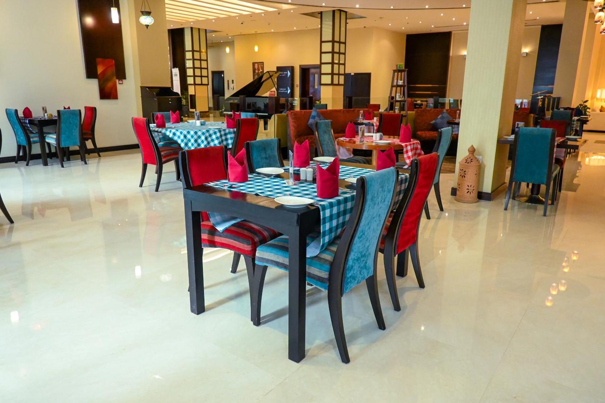 City Seasons Hotel & Suites Muscat Eksteriør billede