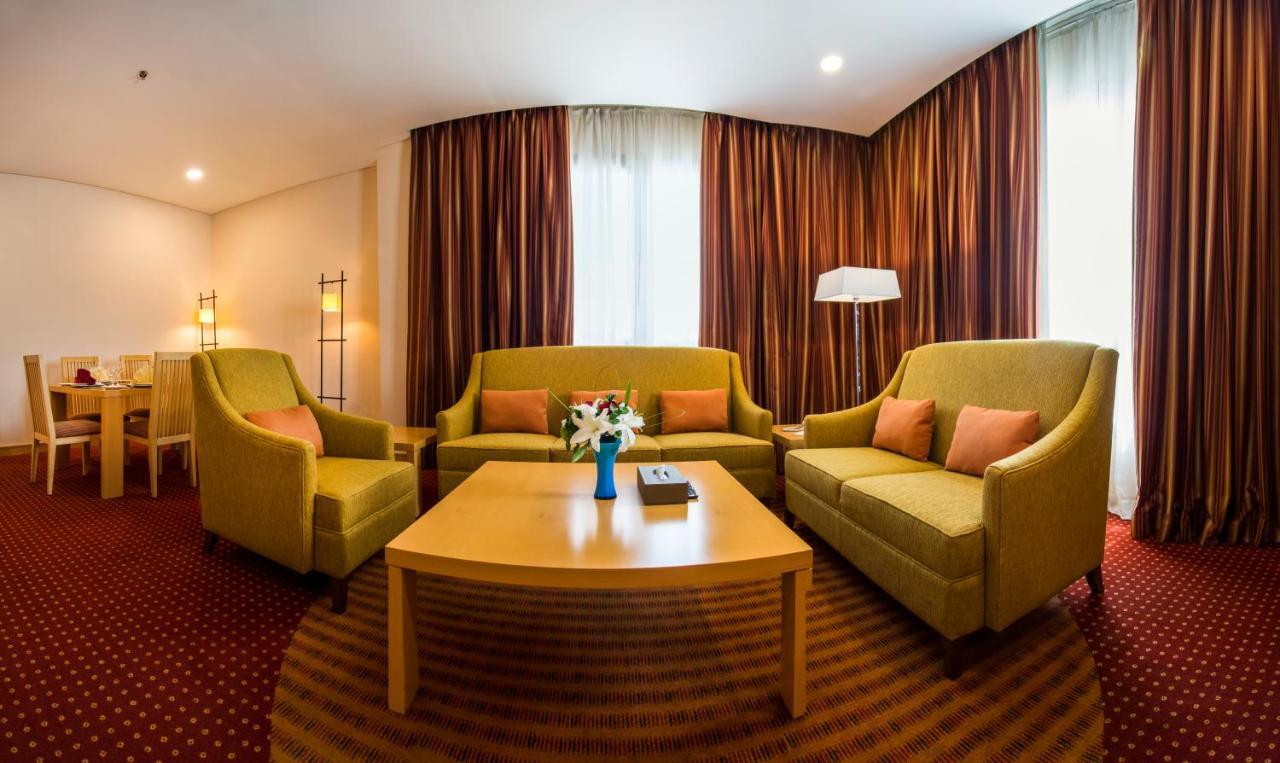City Seasons Hotel & Suites Muscat Eksteriør billede